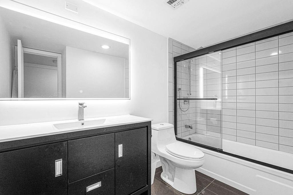1350 River Reach Drive, #417, Fort Lauderdale, FL 33315 Guest Bath with Tub/Shower Combo
