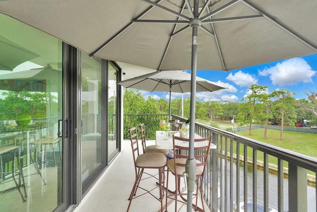 1350 River Reach Drive, #417, Fort Lauderdale, FL 33315 Large wraparound balcony
