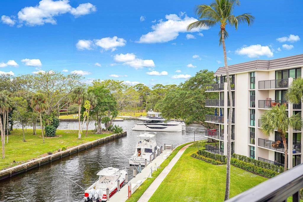 1350 River Reach Drive, #417, Fort Lauderdale, FL 33315 View of yachts on the New RiverView of yachts on the New River