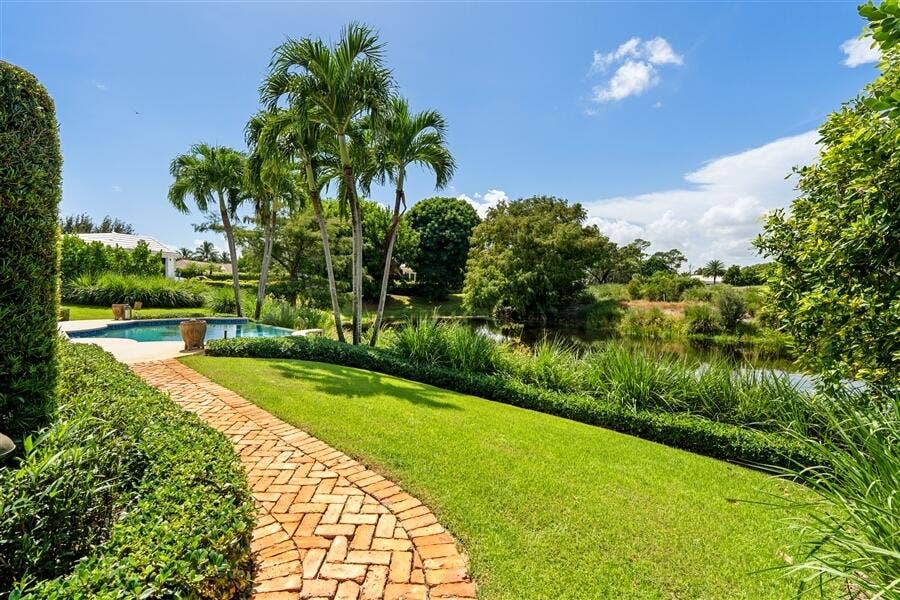 11 Country Road E, Boynton Beach, FL 33436 dash_WALKWAY_TO_POOL