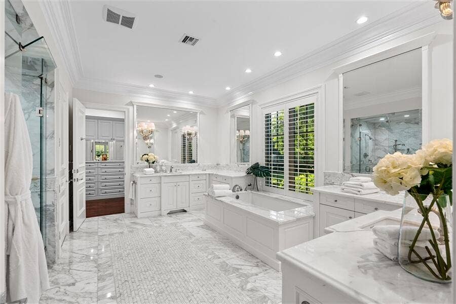 11 Country Road E, Boynton Beach, FL 33436 dash_PRIMARY_BATHROOM_ANGLE