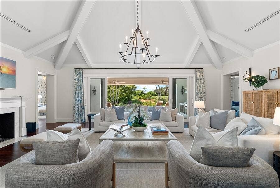 11 Country Road E, Boynton Beach, FL 33436 dash_LIVING_ROOM_STRAIGHT