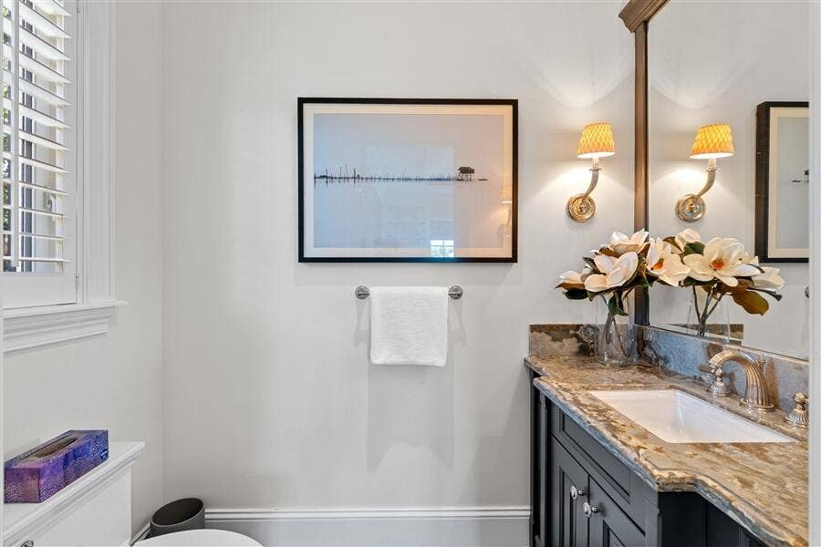 11 Country Road E, Boynton Beach, FL 33436 dash_POWDER_ROOM