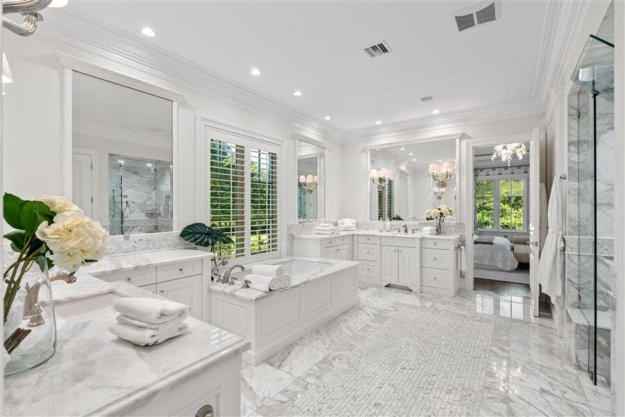 11 Country Road E, Boynton Beach, FL 33436 dash_PRIMARY_BATHROOM_ANGLE_RIGHT