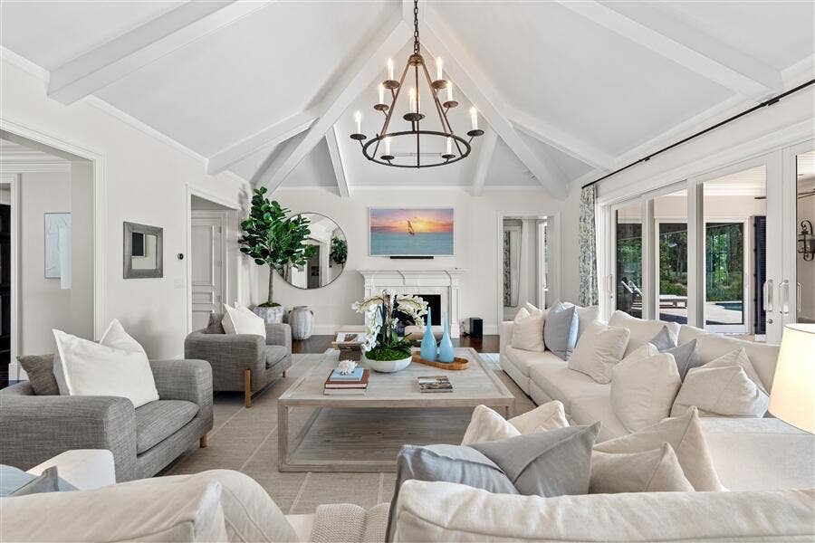 11 Country Road E, Boynton Beach, FL 33436 dash_LIVING_ROOM_STRAIGHT_LEFT