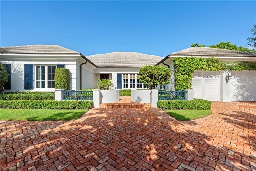 11 Country Road E, Boynton Beach, FL 33436 dash_FRONT_STRAIGHT_ENTRANCE