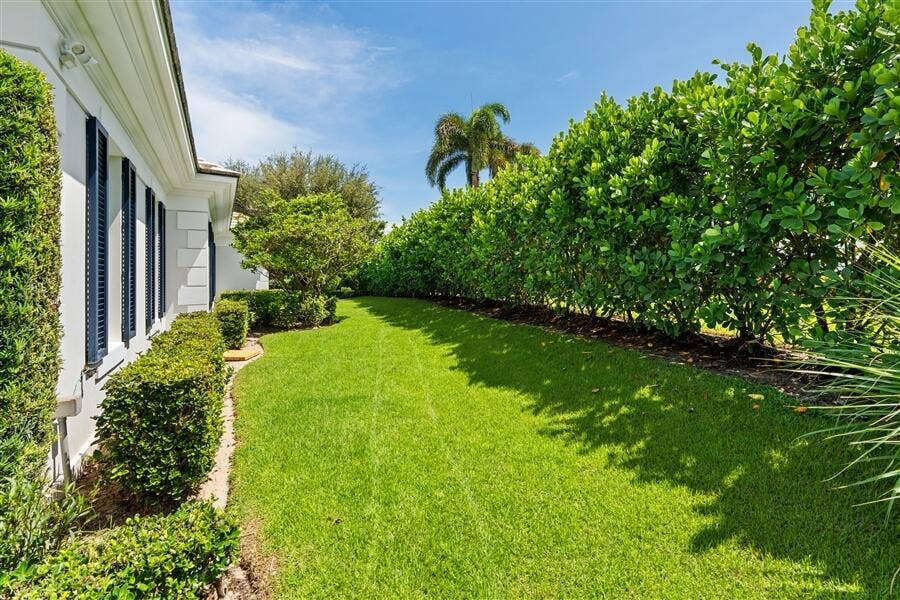11 Country Road E, Boynton Beach, FL 33436 dash_GREENSPACE