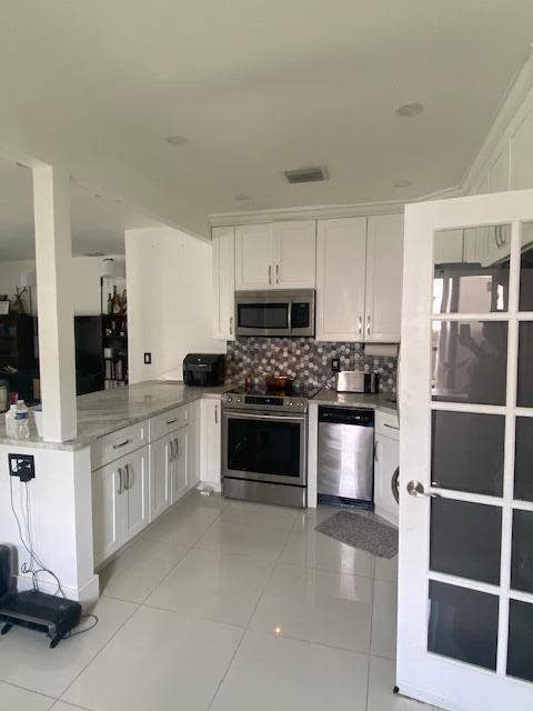 1413 NW 5th Avenue, Fort Lauderdale, FL 33311 kitchen