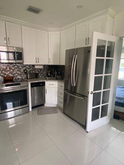 1413 NW 5th Avenue, Fort Lauderdale, FL 33311 door to den