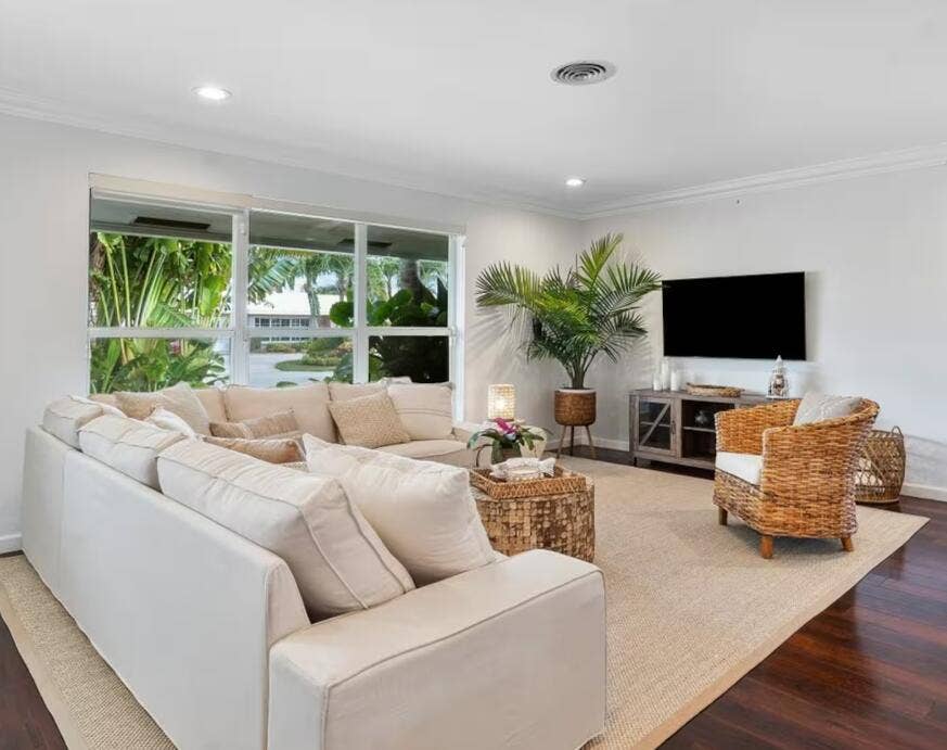 1131 NE 27TH Avenue, Pompano Beach, Pompano Beach, FL 33062 living room 2