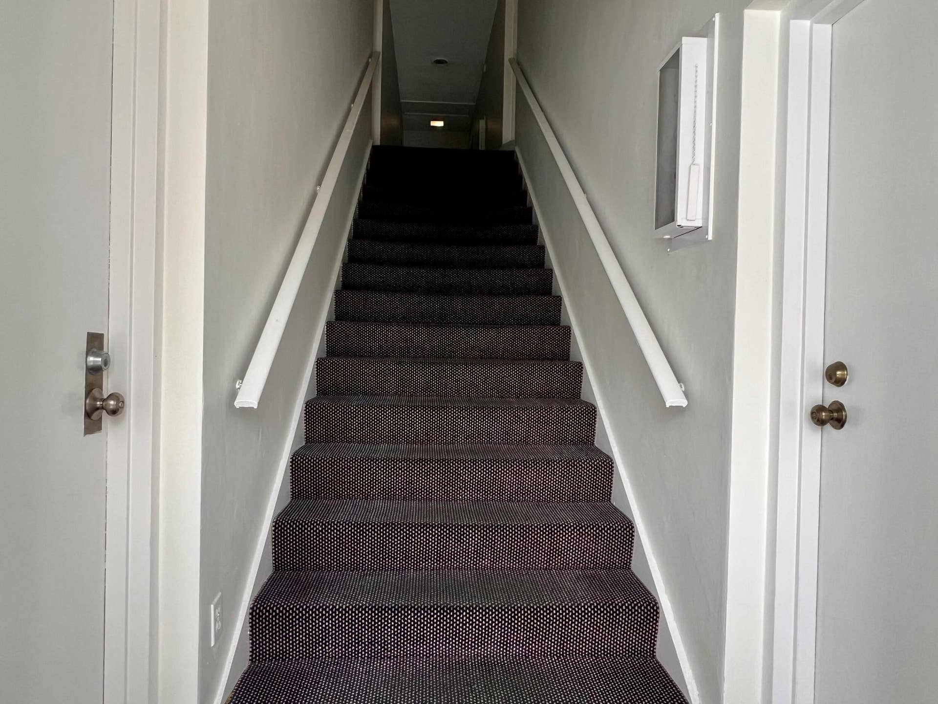 Property located in the second floor. No elevators