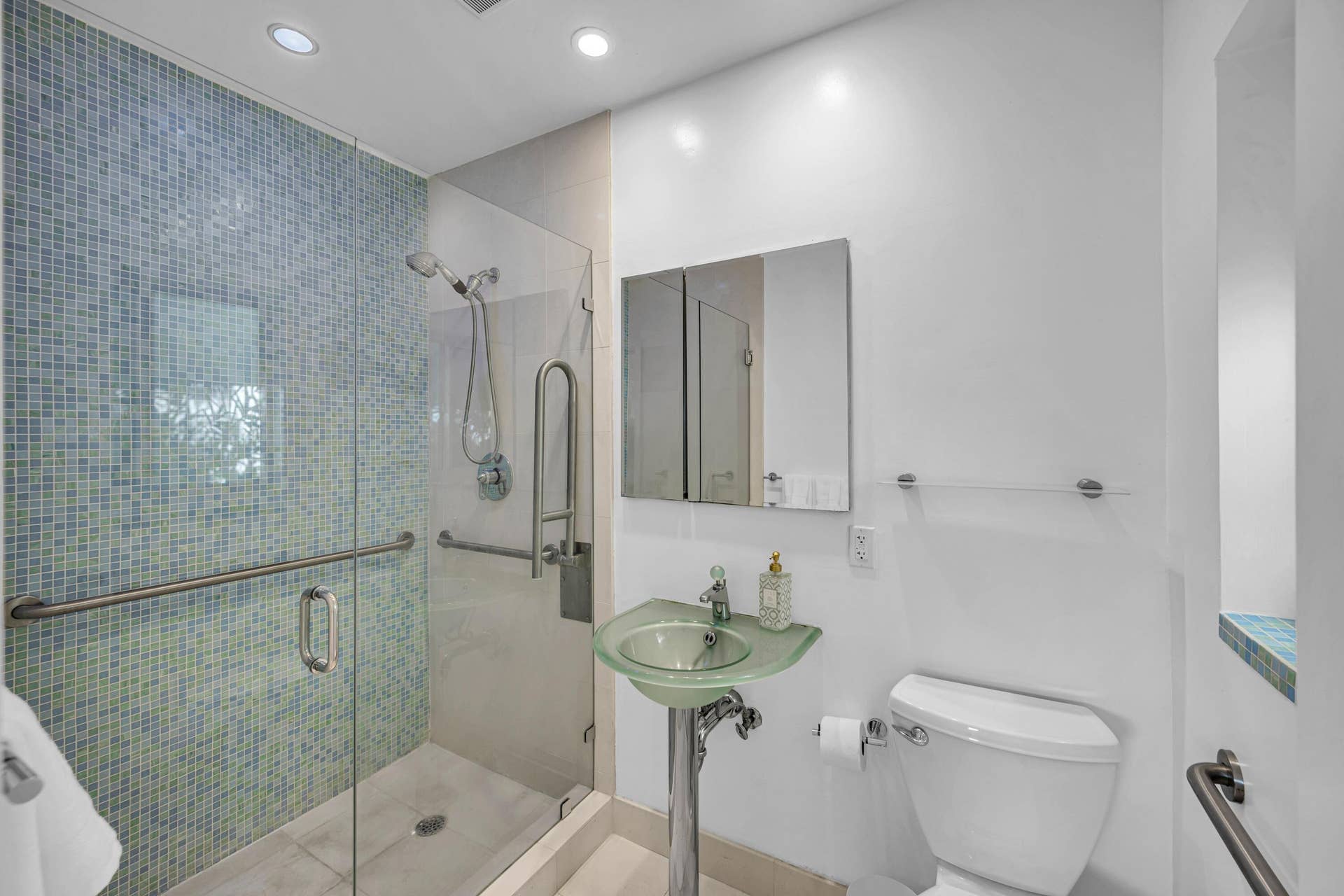 1995 Ixora Road, North Miami, FL 33181 1995 IXORA RD-35