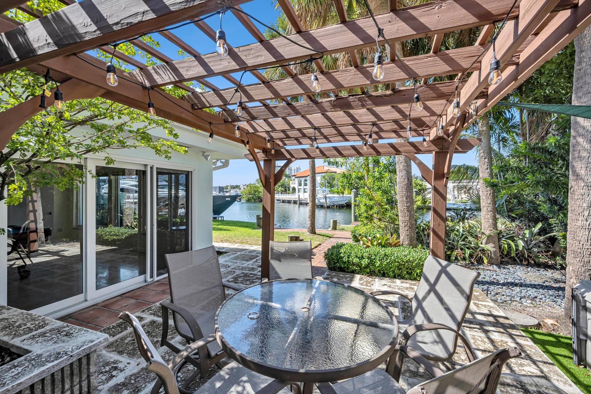 1995 Ixora Road, North Miami, FL 33181 1995 IXORA RD-23