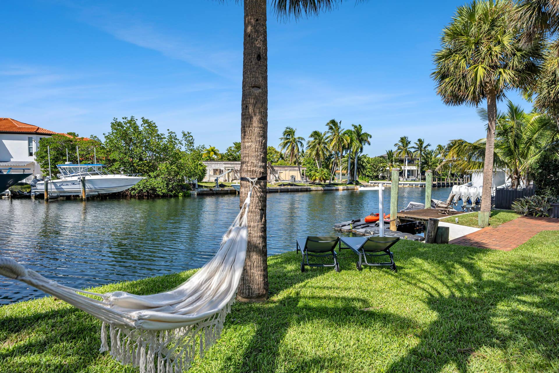 1995 Ixora Road, North Miami, FL 33181 1995 IXORA RD-14