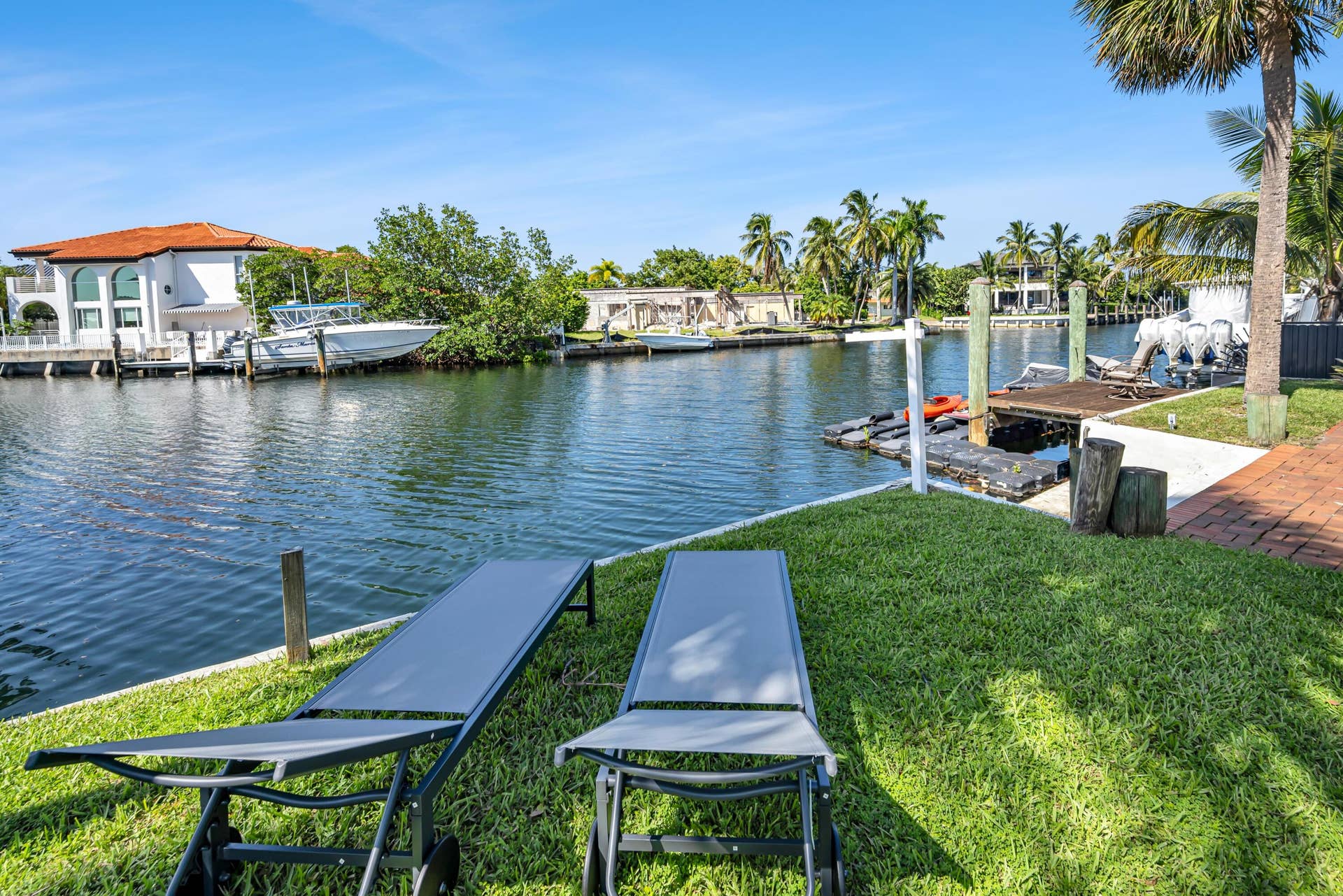 1995 Ixora Road, North Miami, FL 33181 1995 IXORA RD-16