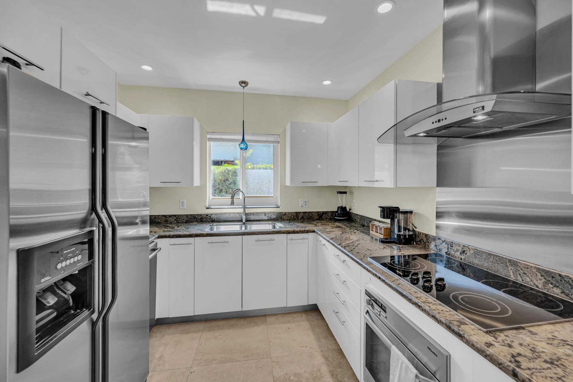 1995 Ixora Road, North Miami, FL 33181 1995 IXORA RD-29