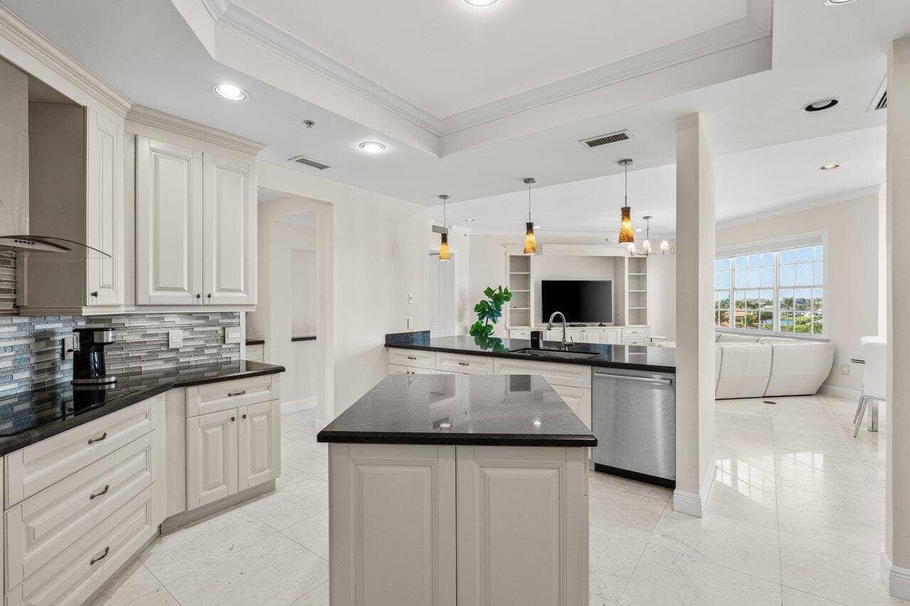 010-3000SHighwayA1a-402-Jupiter-FL-33477