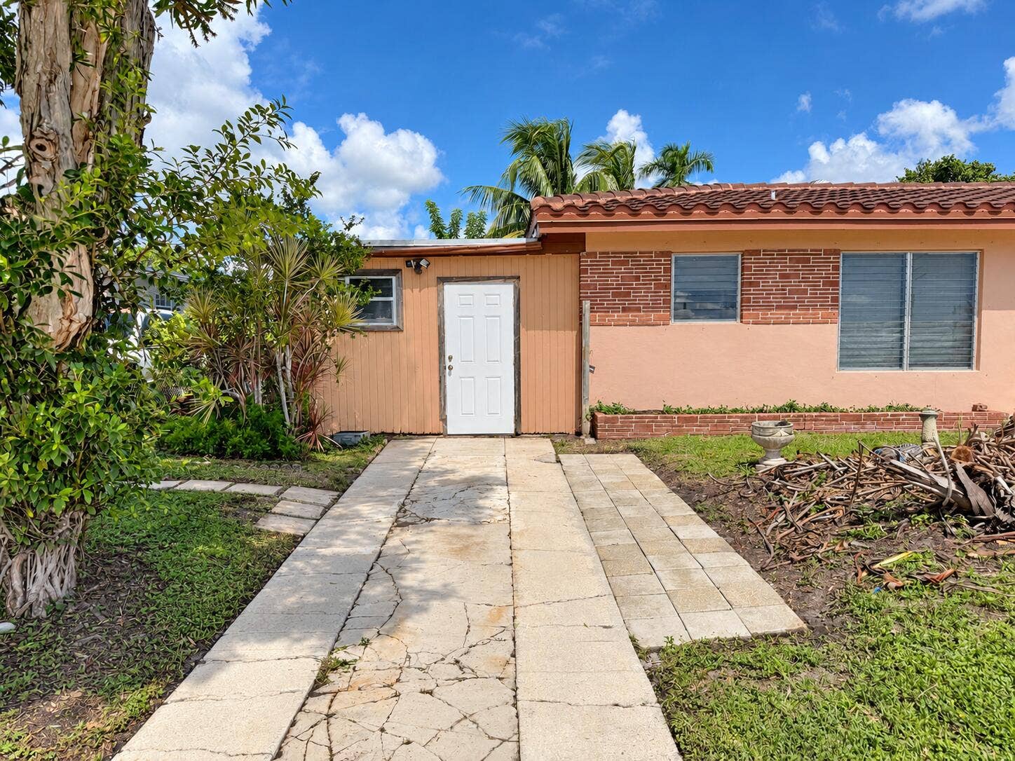 5051 SW 10TH Street, Plantation, FL 33317 Barrel tile roof- 2014-lots of life left on this roof