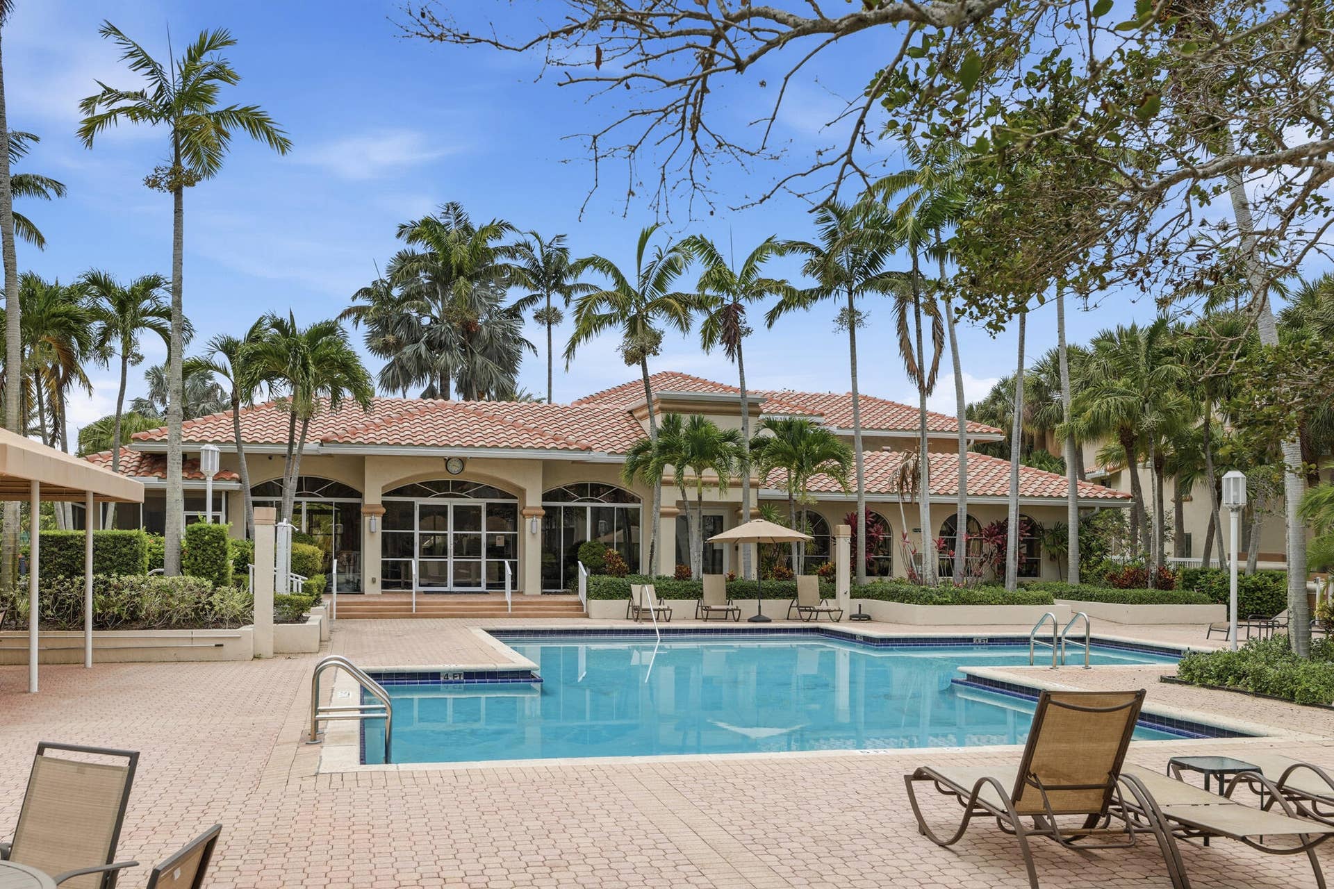 20101 Glenmoor Drive, West Palm Beach, West Palm Beach, FL 33409 Outdoor swimming pool with integrated spa, surrounded by a paver deck