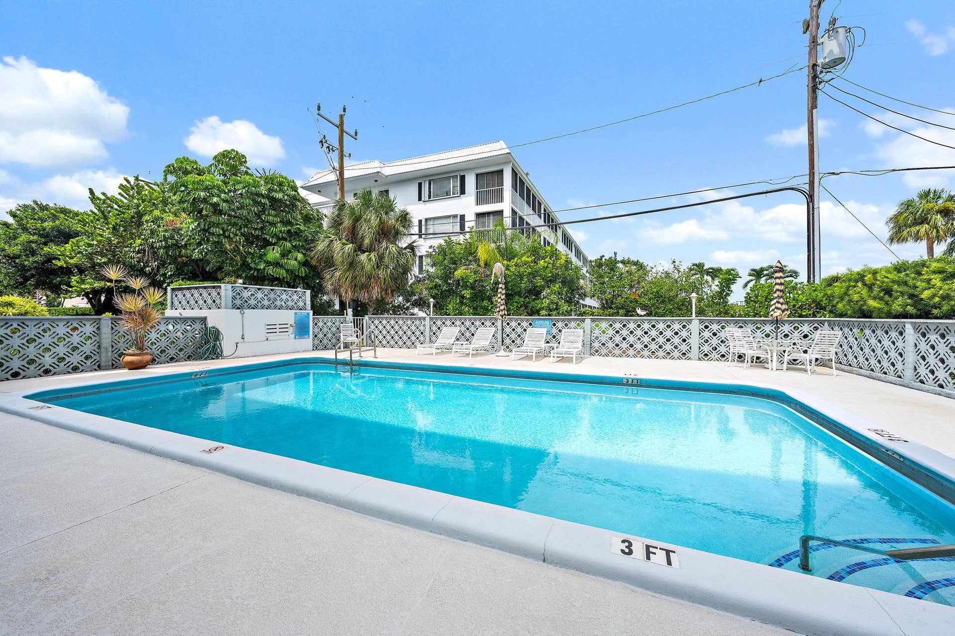 155 Yacht Club Drive, #207, North Palm Beach, FL 33408 Community Pool