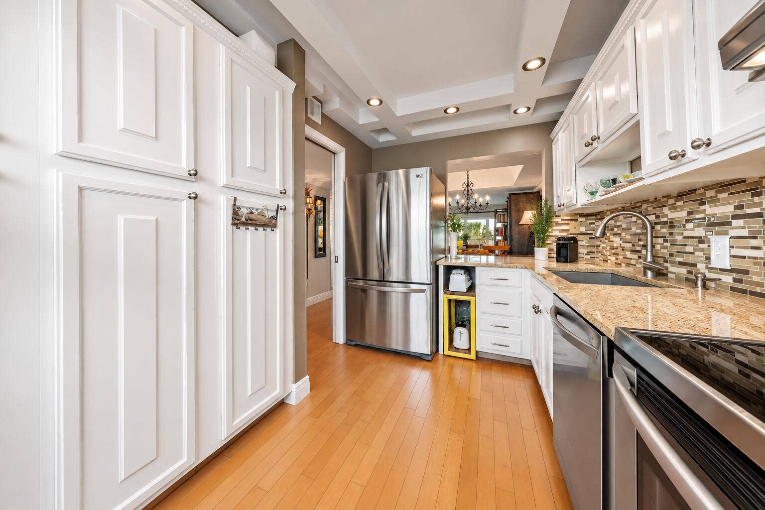 155 Yacht Club Drive, #207, North Palm Beach, FL 33408 Kitchen3