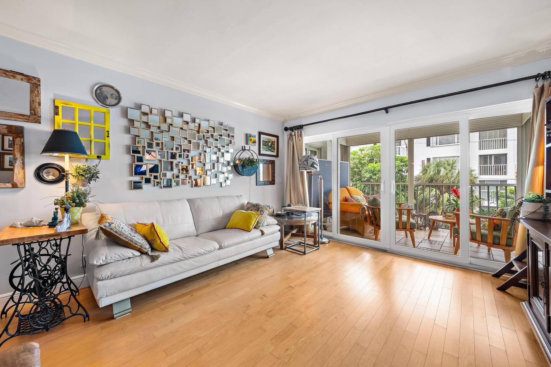 155 Yacht Club Drive, #207, North Palm Beach, FL 33408 Living Room