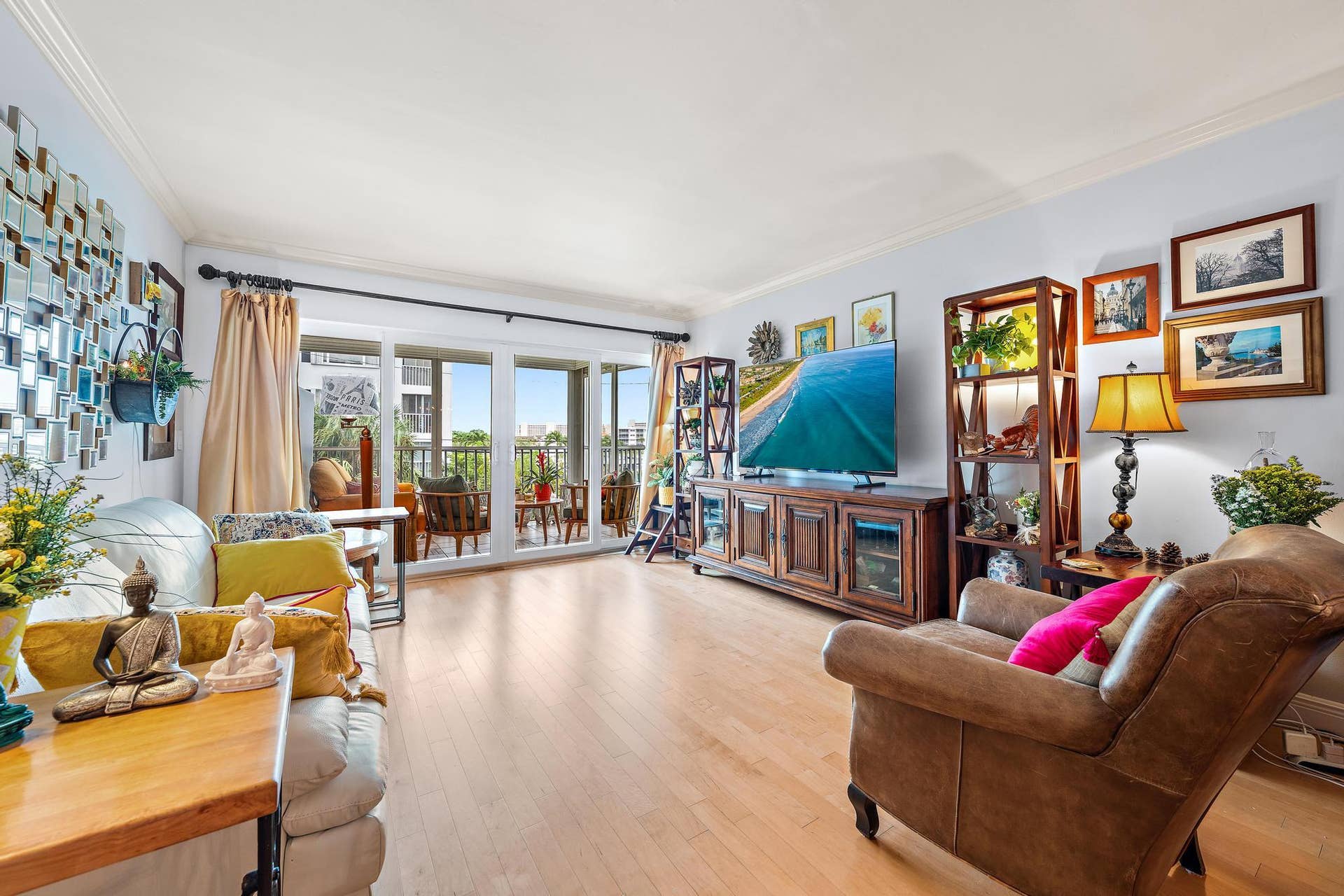 155 Yacht Club Drive, #207, North Palm Beach, FL 33408 Living Room
