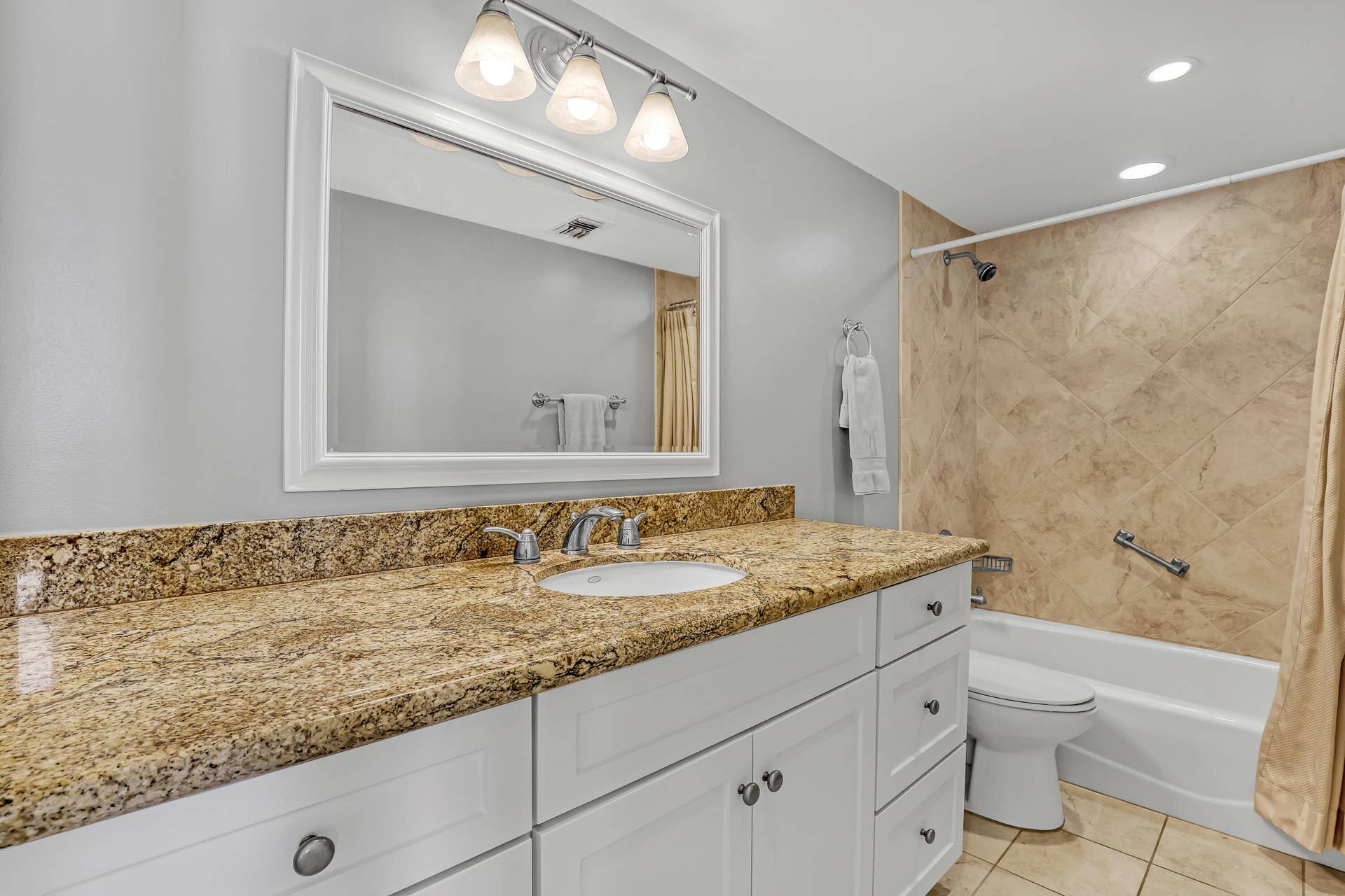 2800 N Ocean Drive, #A-22A, Riviera Beach, FL 33404 Primary Bathroom