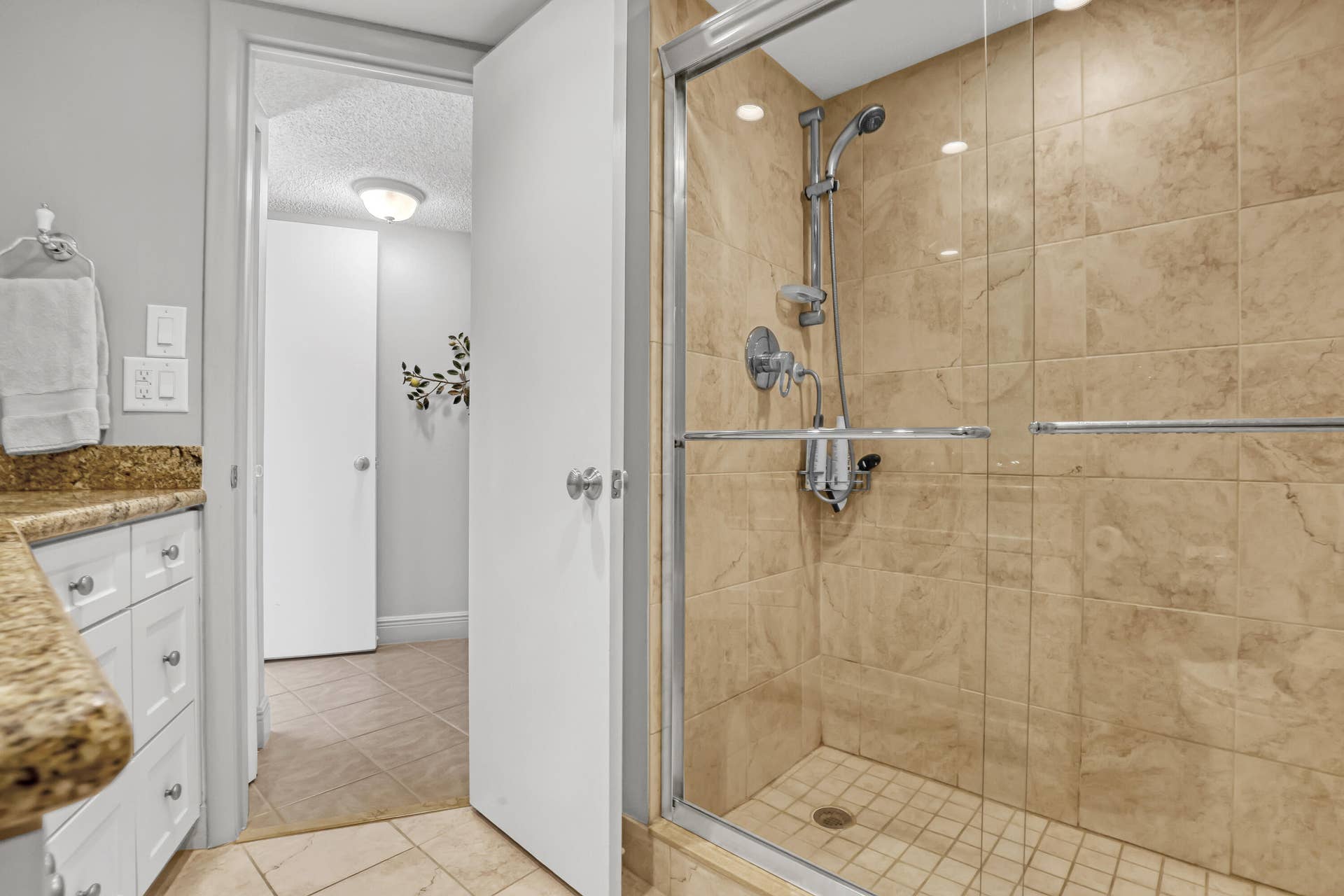 2800 N Ocean Drive, #A-22A, Riviera Beach, FL 33404 Guest Bathroom