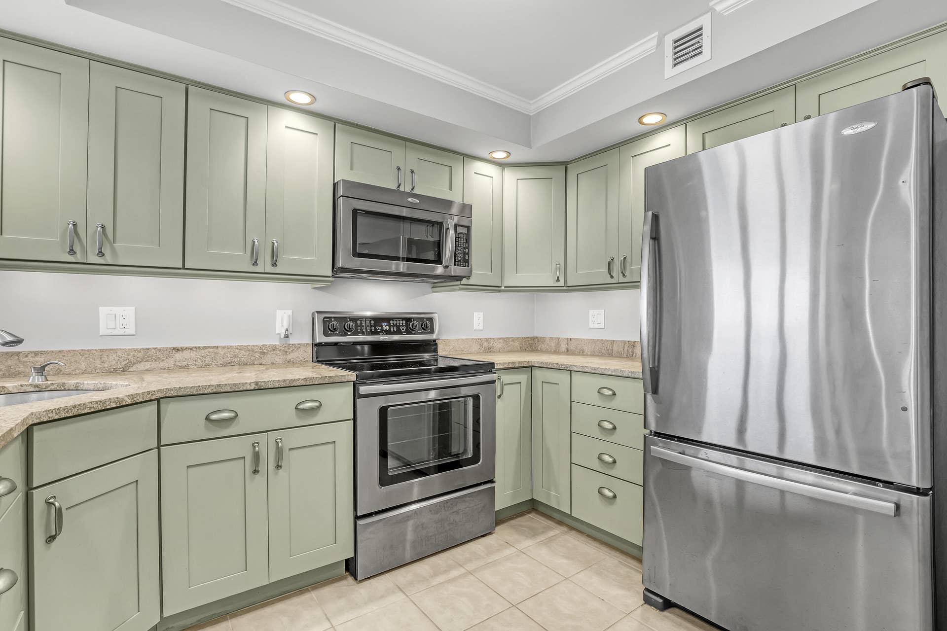 2800 N Ocean Drive, #A-22A, Riviera Beach, FL 33404 Kitchen