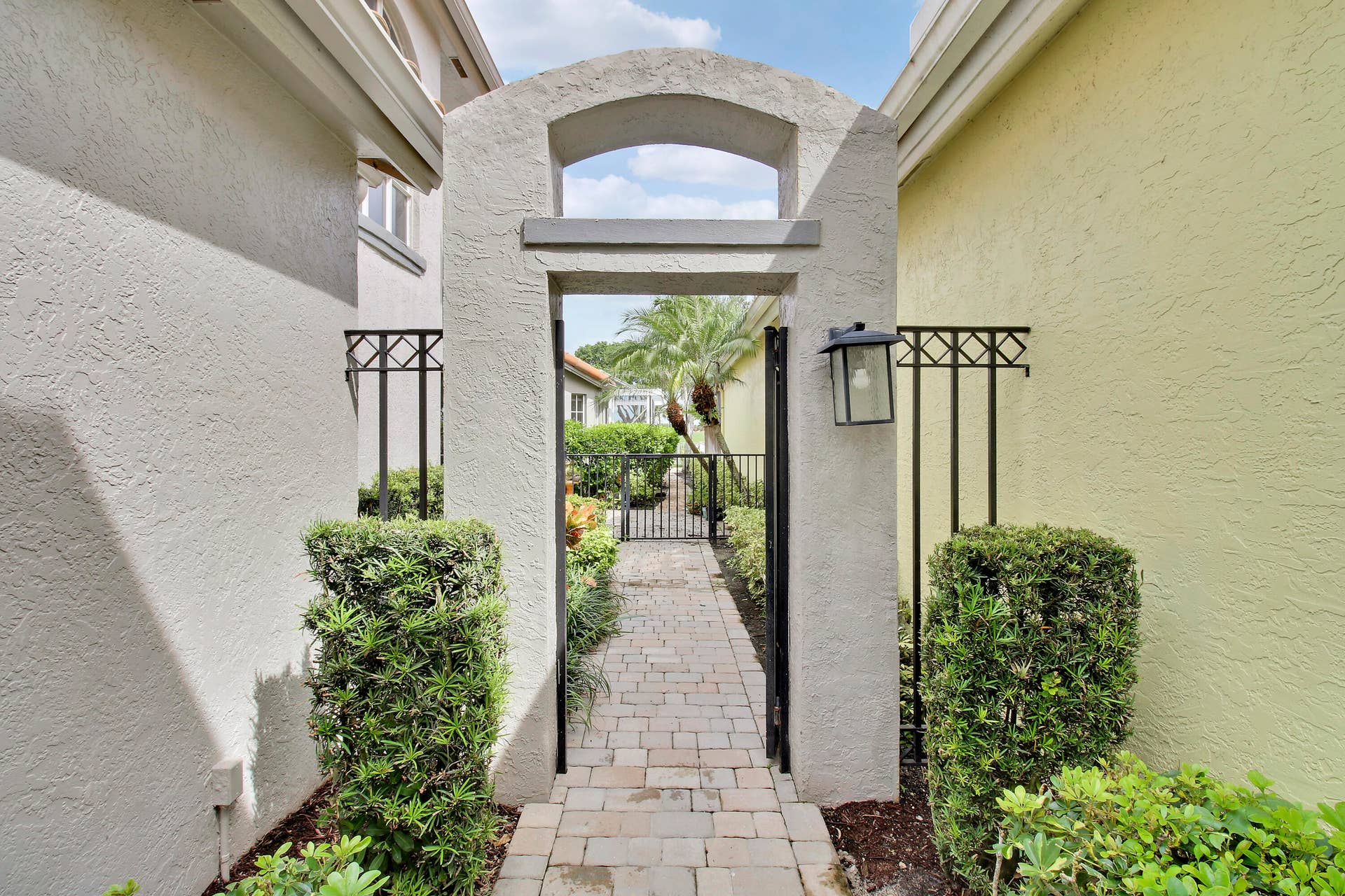 10375 OSPREY Trace, West Palm Beach, FL 33412 Entrance Walkway