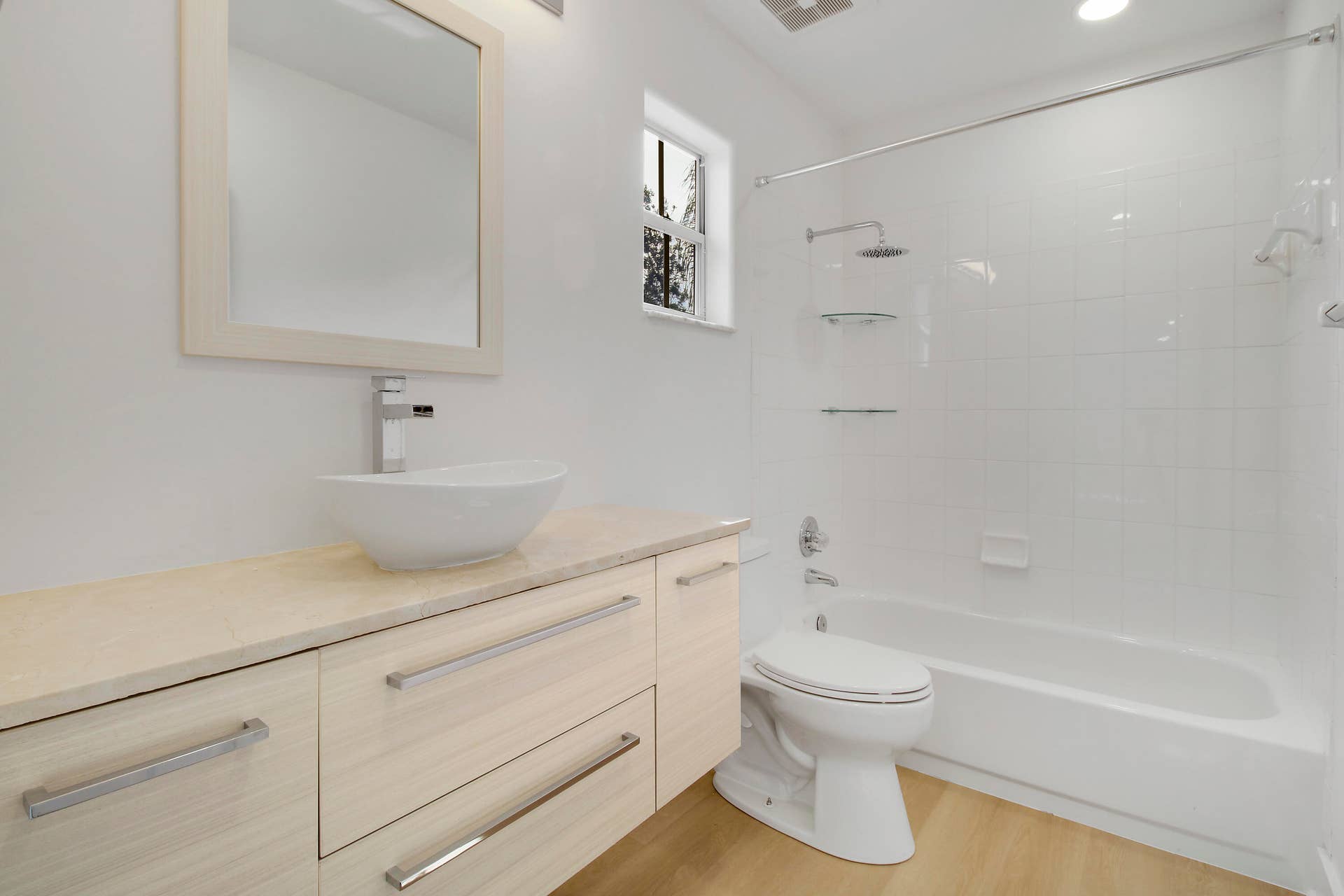 10375 OSPREY Trace, West Palm Beach, FL 33412 Upstairs Bath