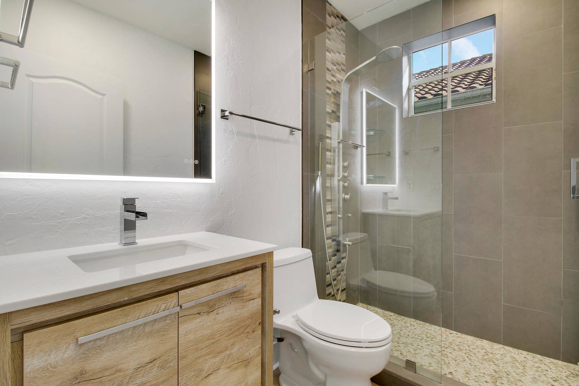 10375 OSPREY Trace, West Palm Beach, FL 33412 Guest Bathroom