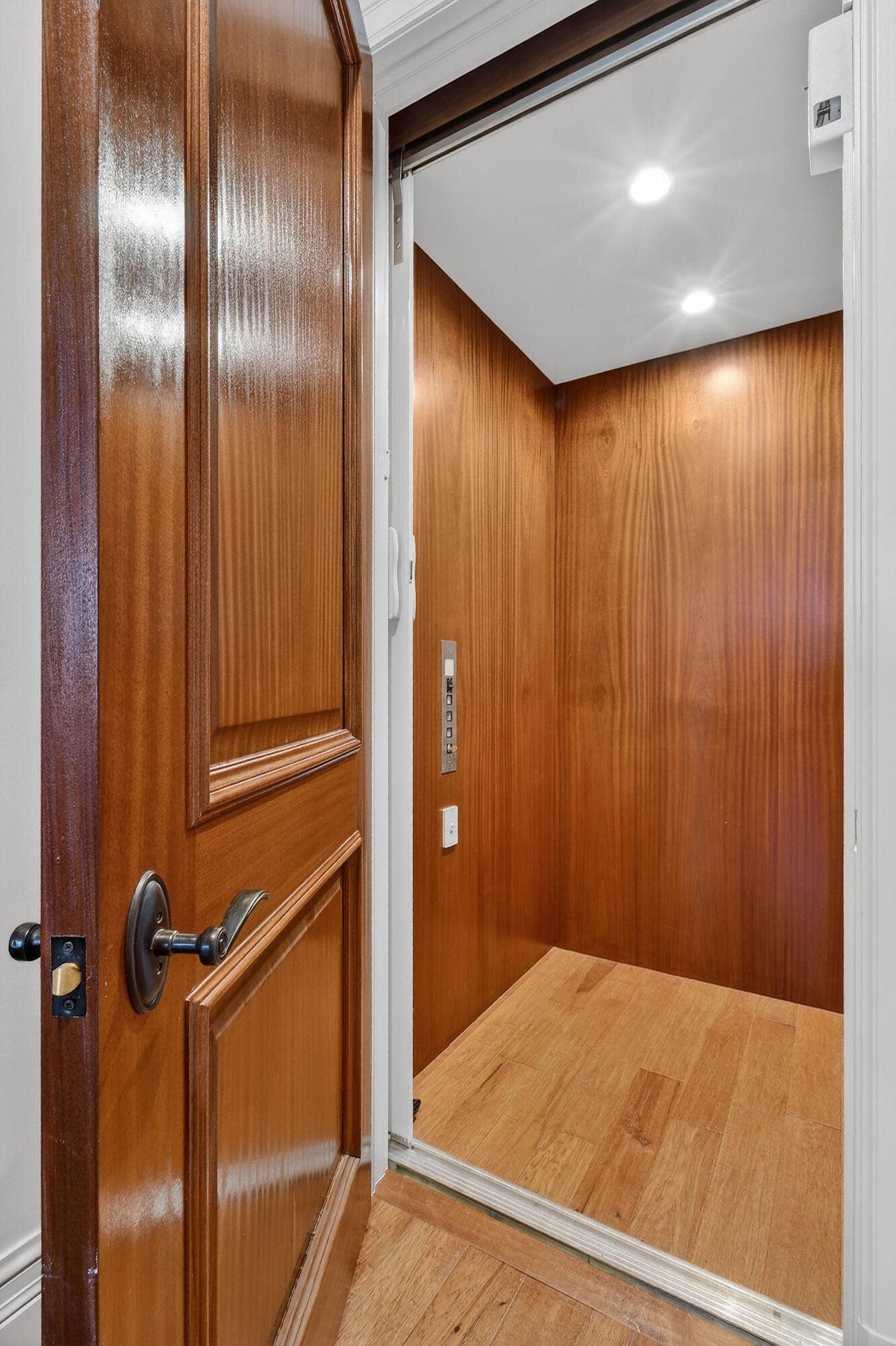 107 Schooner Lane, Jupiter, FL 33477 Primary Suite Elevator