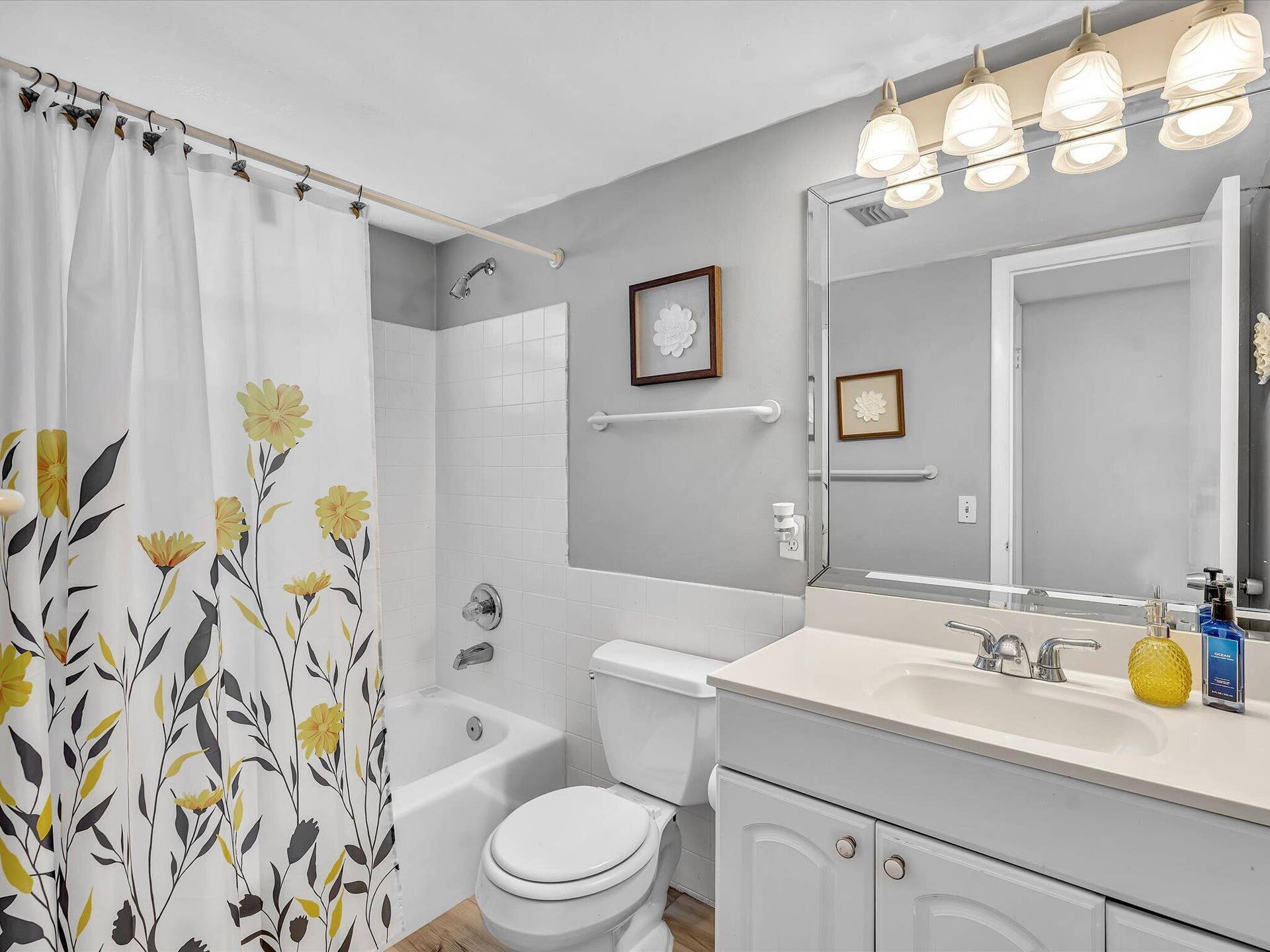 301 N Ocean Boulevard, #709, Pompano Beach, FL 33062 Guest bath
