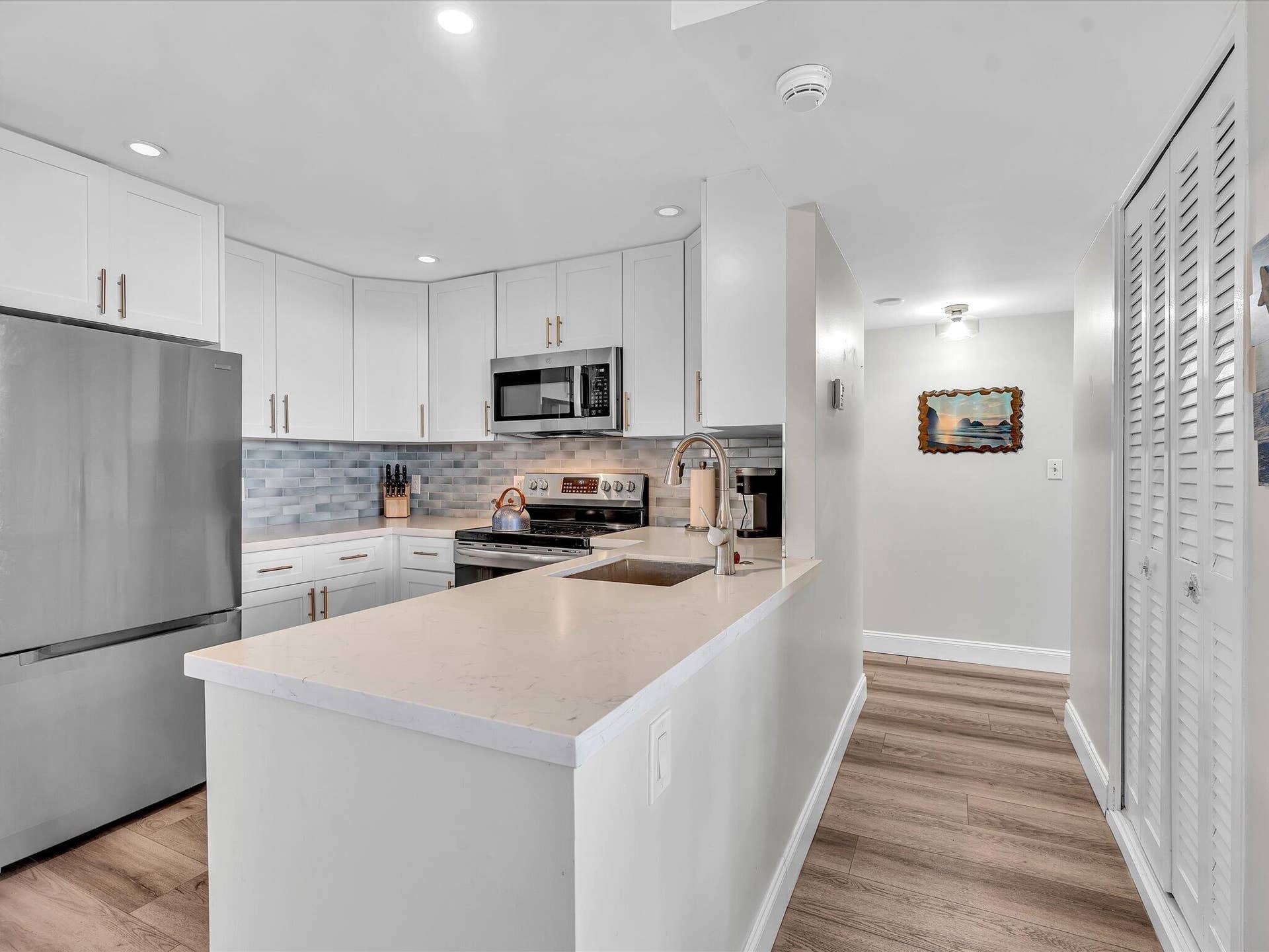 301 N Ocean Boulevard, #709, Pompano Beach, FL 33062 Open design kitchen