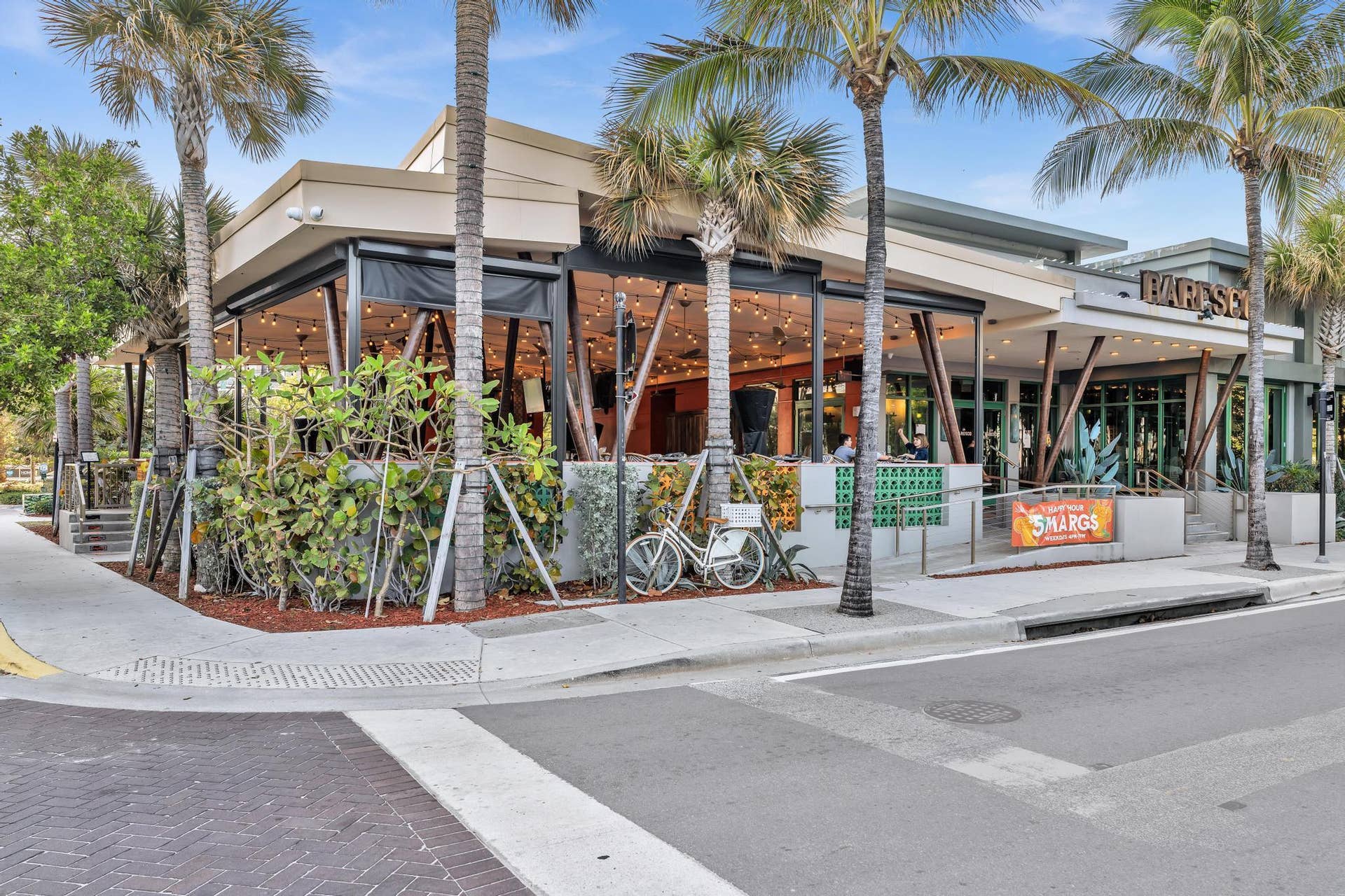 301 N Ocean Boulevard, #709, Pompano Beach, FL 33062 dining at the Pompano Pier