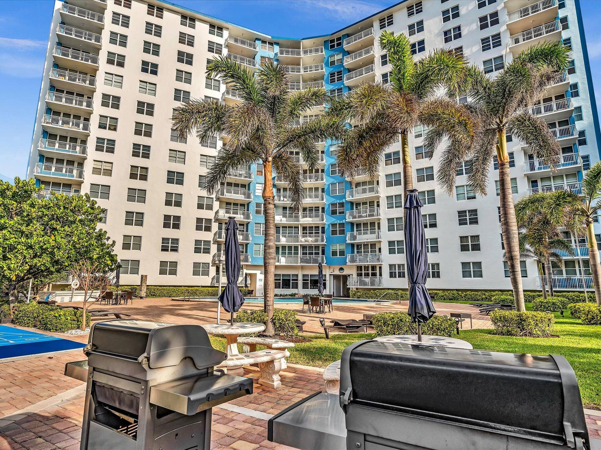 301 N Ocean Boulevard, #709, Pompano Beach, FL 33062 32-09-BBQ with picnic area