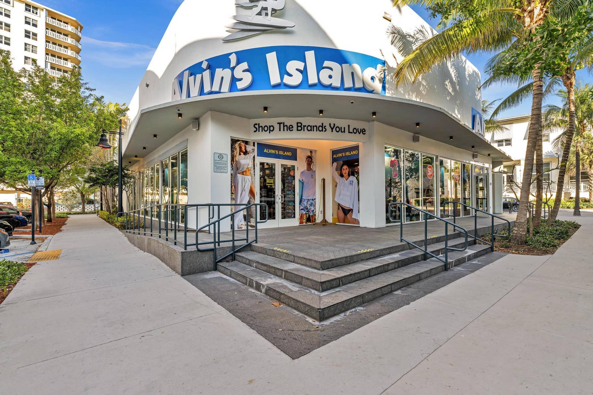 301 N Ocean Boulevard, #709, Pompano Beach, FL 33062 shopping available at the pier