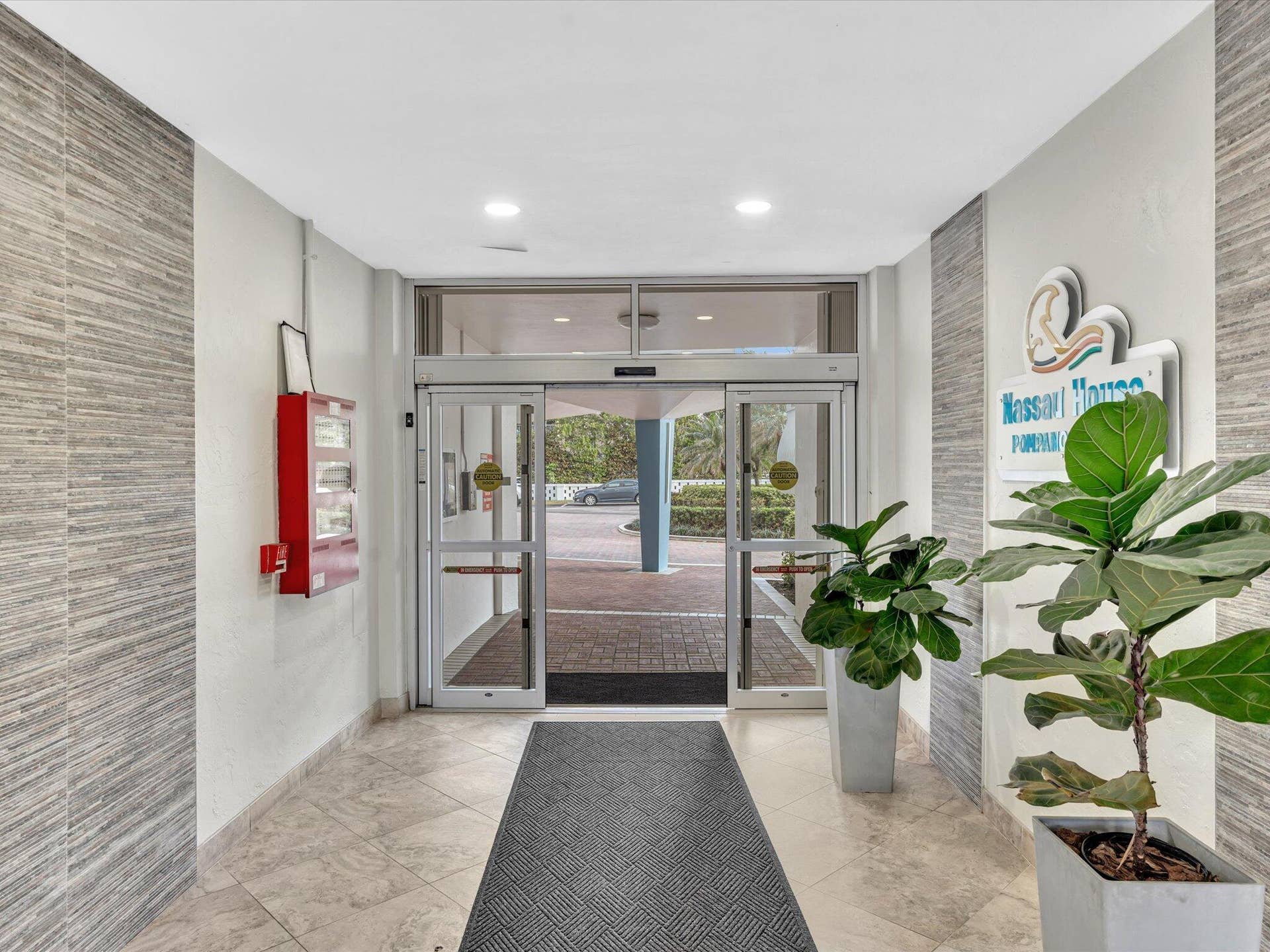 301 N Ocean Boulevard, #709, Pompano Beach, FL 33062 44-Secure entry_Exit in building