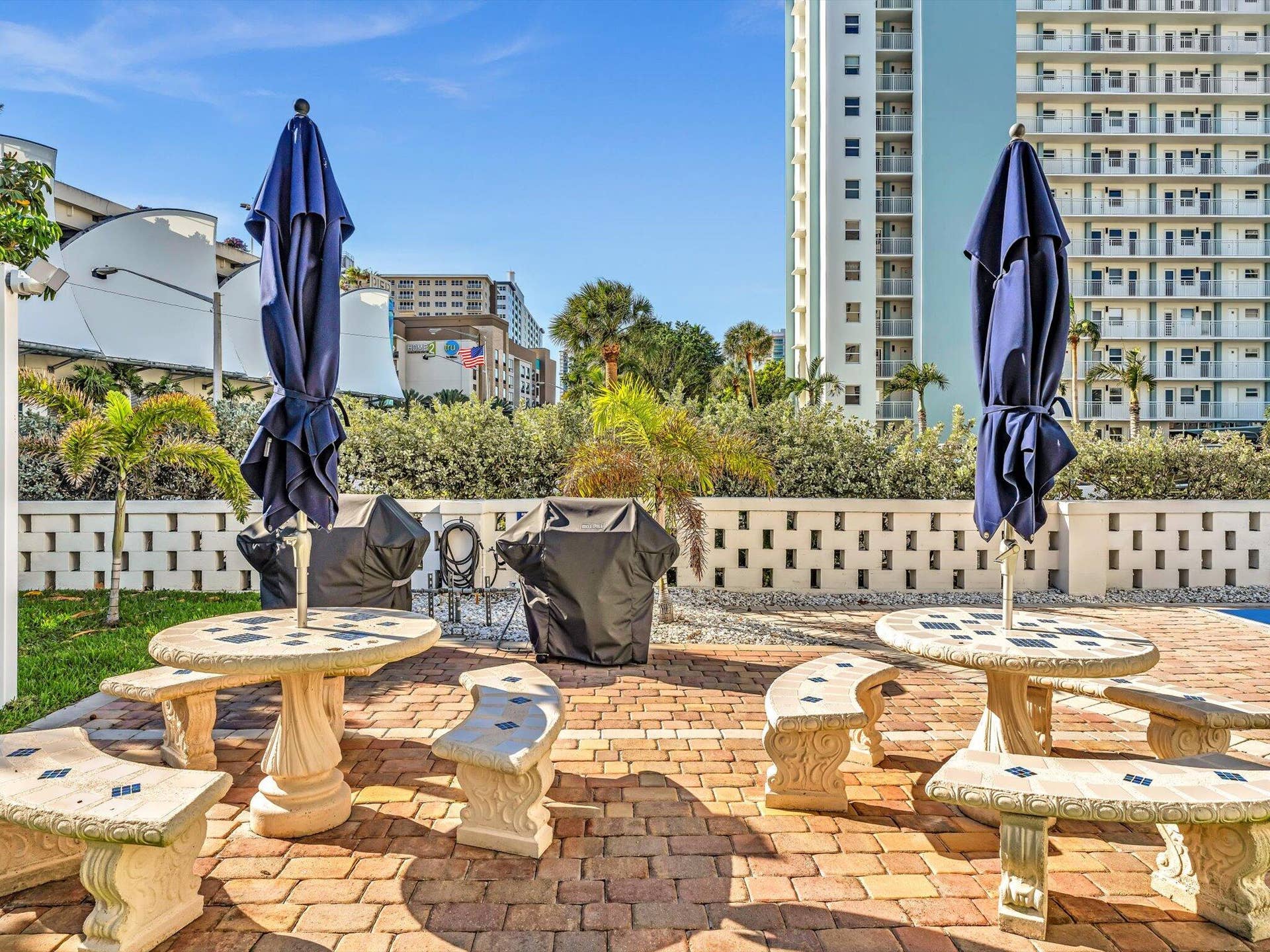 301 N Ocean Boulevard, #709, Pompano Beach, FL 33062 33-08-two picnic areas for entertaining