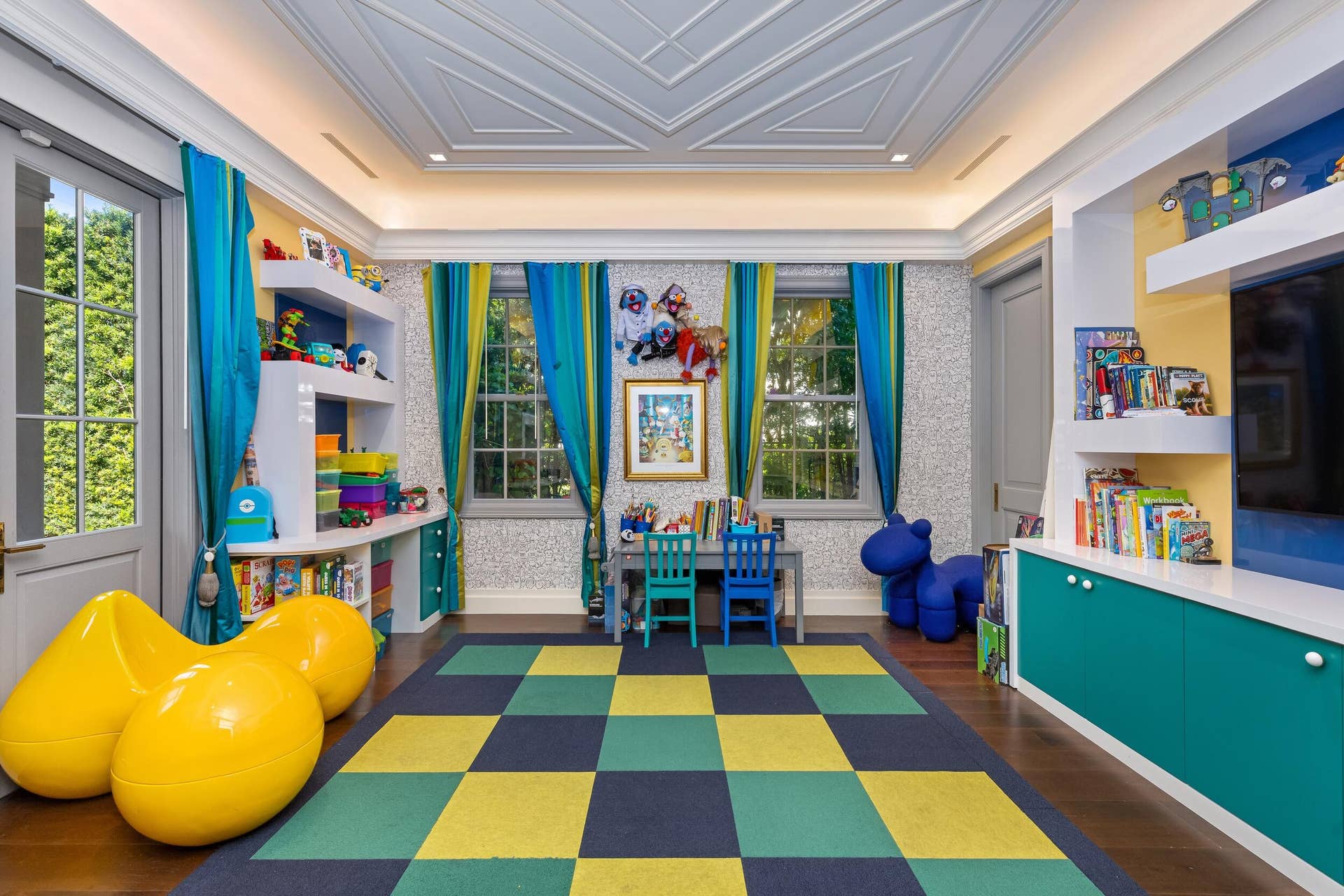 1053 N Lake Way, Palm Beach, FL 33480 Kids Room 1