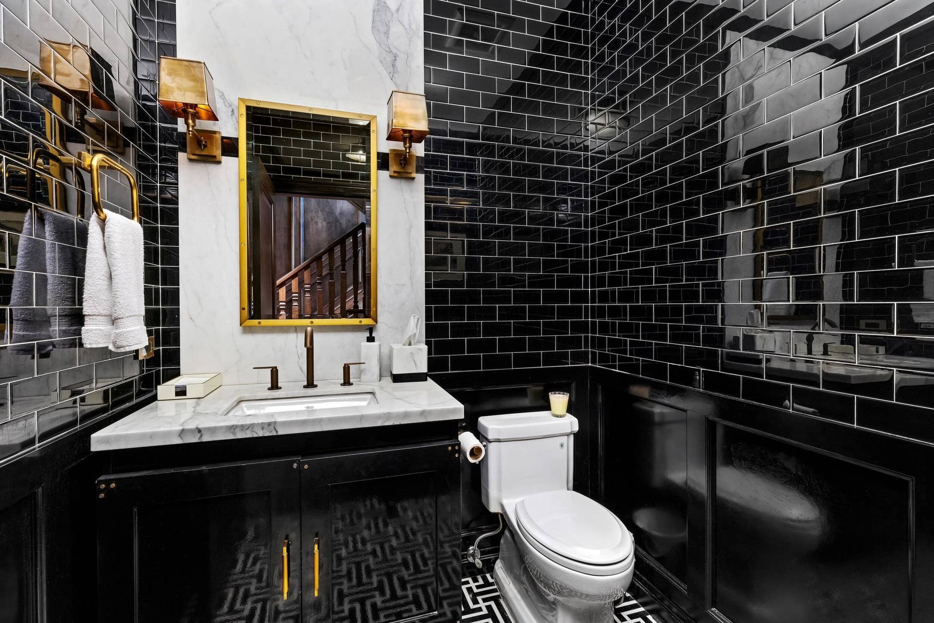 1053 N Lake Way, Palm Beach, FL 33480 Powder Room 1