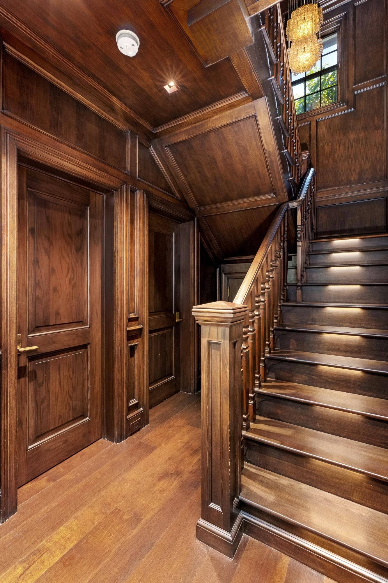 1053 N Lake Way, Palm Beach, FL 33480 Stairs 1