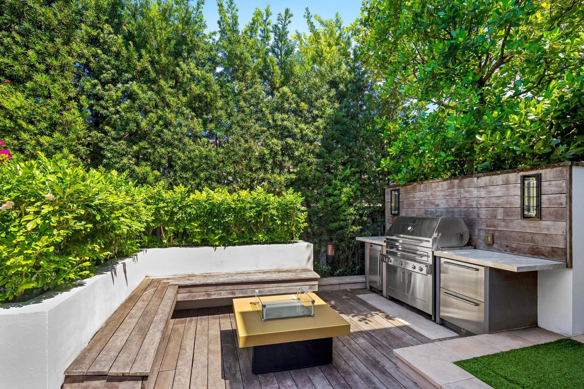 1053 N Lake Way, Palm Beach, FL 33480 Fire Pit / Grill