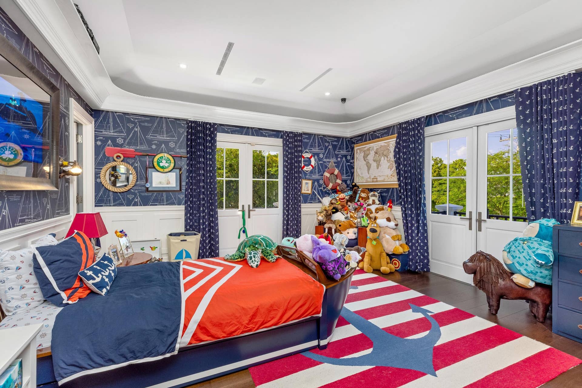 1053 N Lake Way, Palm Beach, FL 33480 Guest Bed 1