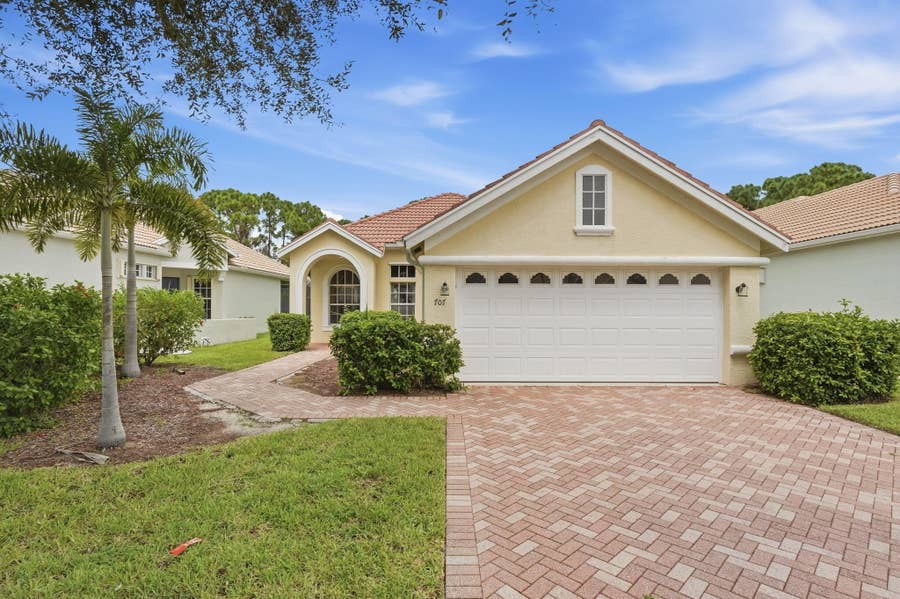 Property photo for 707 SW San Salvador Cove, Port St Lucie, FL