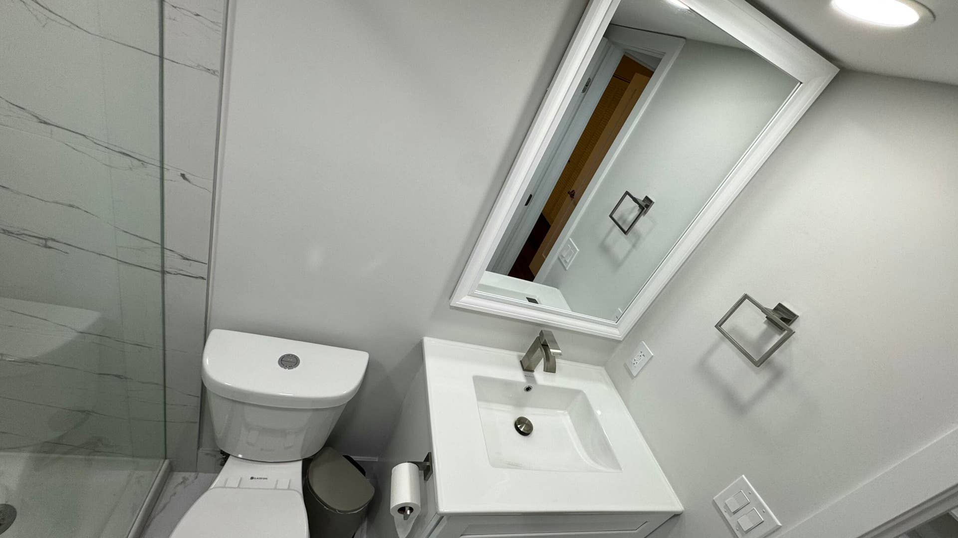 91 Coventry D, West Palm Beach, FL 33417 bathroom