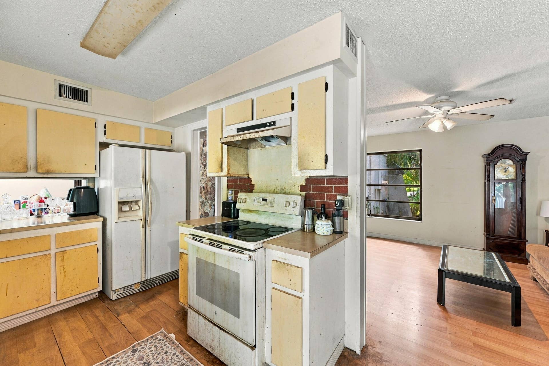 3528 NW 73RD Way, Coral Springs, FL 33065 12_kitchen