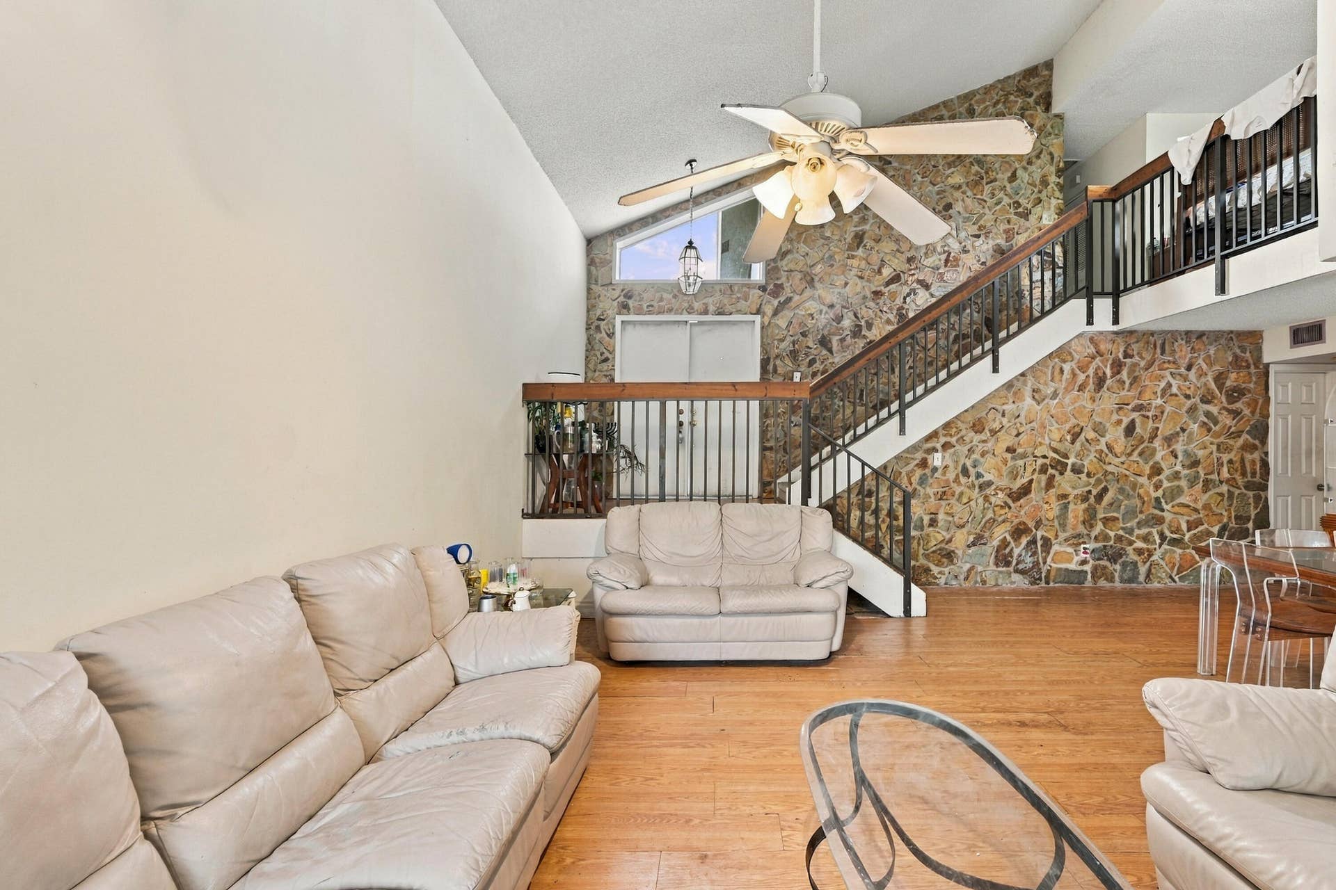 3528 NW 73RD Way, Coral Springs, FL 33065 06_living room